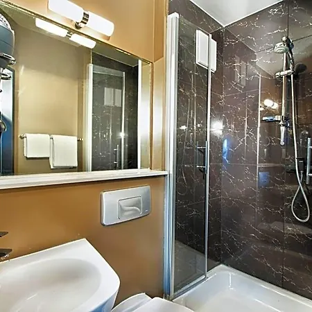 Hotel Munich North 3*
