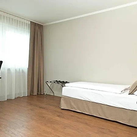 Munich North Hotel 3*